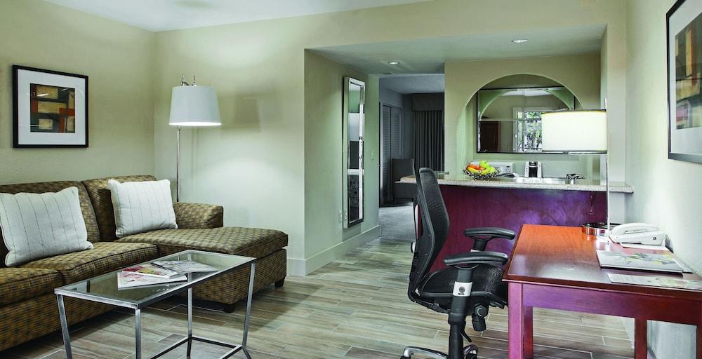 Wyndham Hotel 3*