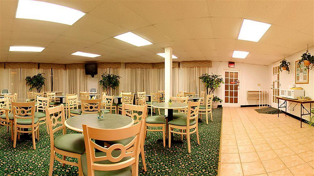 Red Roof Tampa Bay - Motel 2*