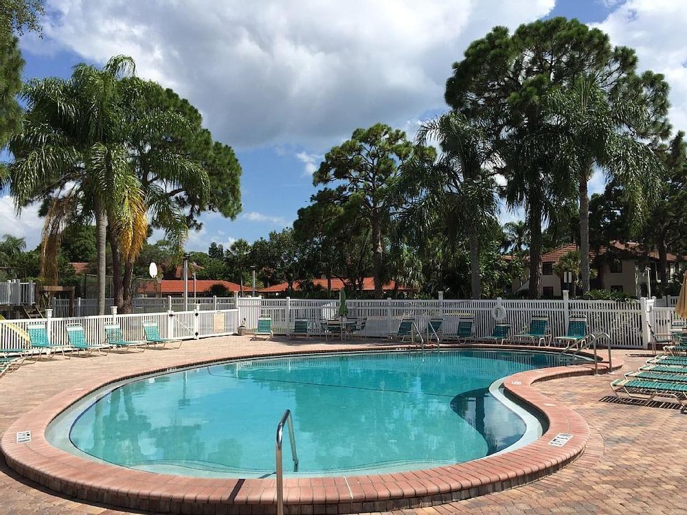 Shorewalk Vacation Hotel 3*