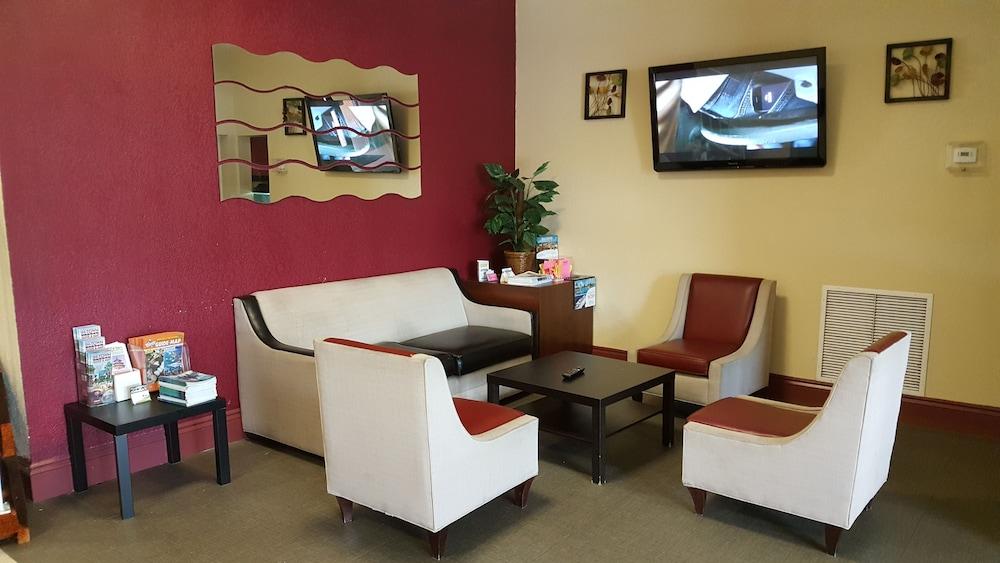 Econo Busch Gardens Hotel 2*