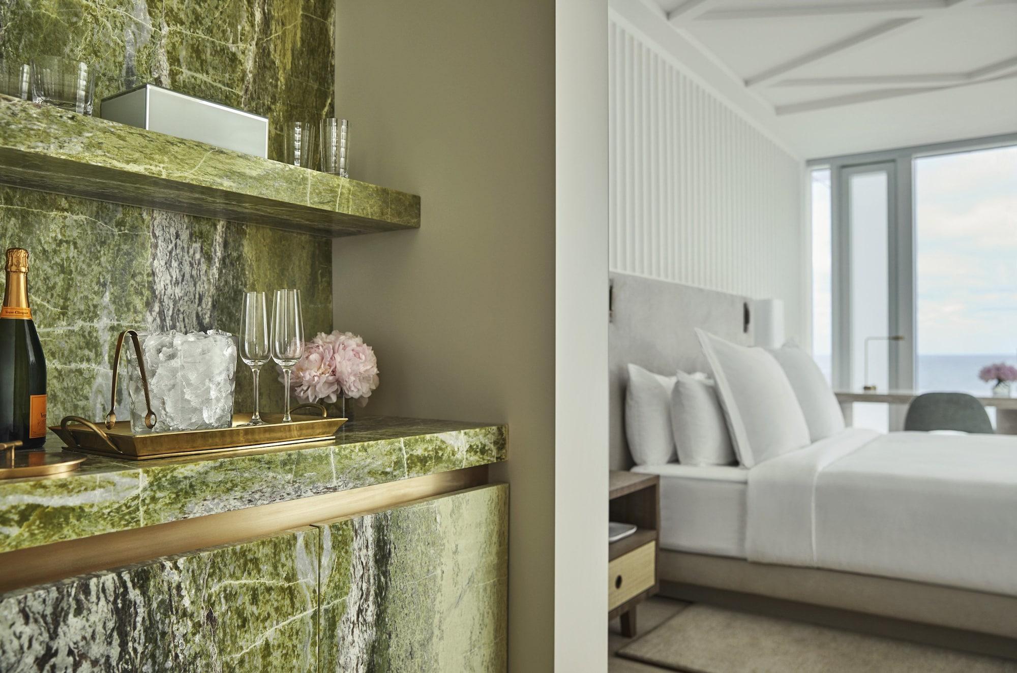 Hotel Four Seasons At The Surf Club
