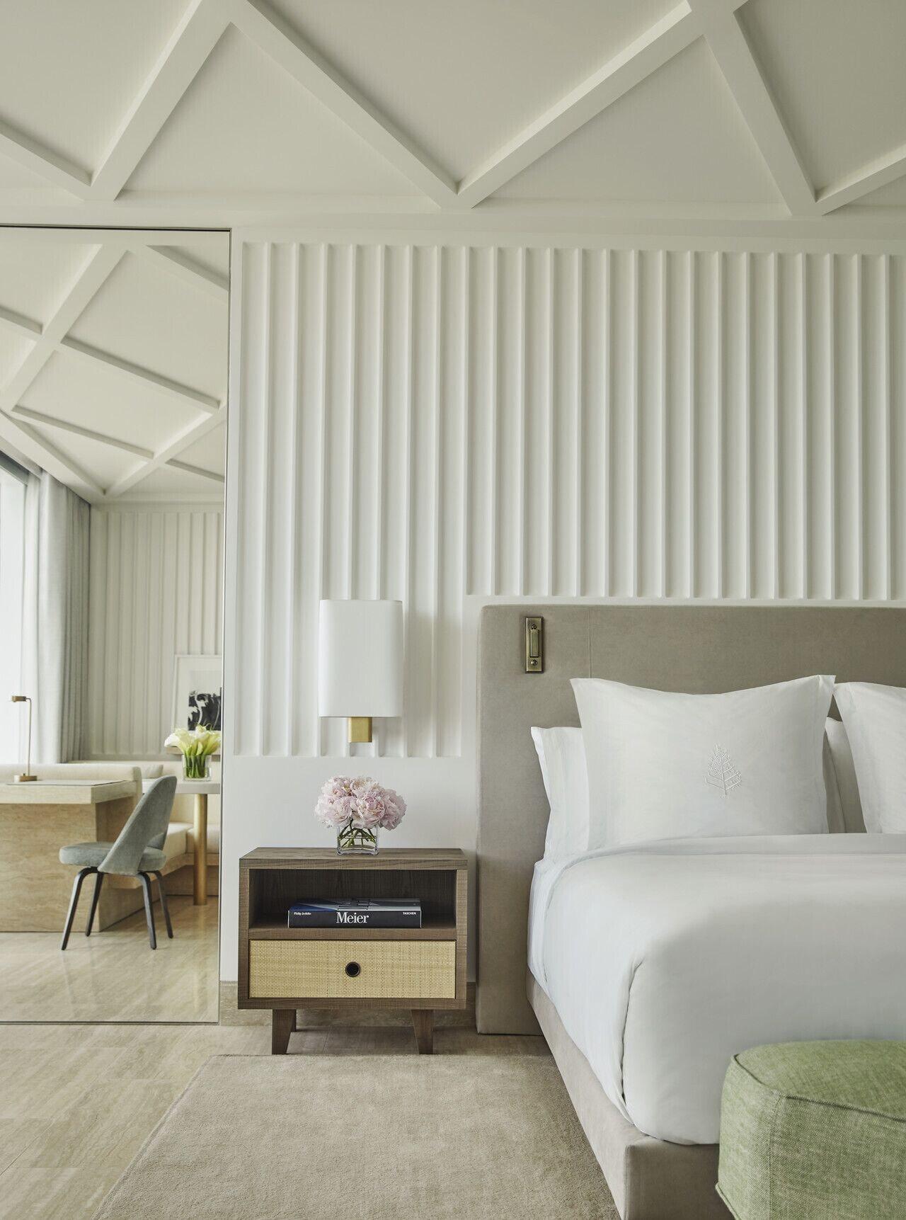 Four Seasons At The Surf Club