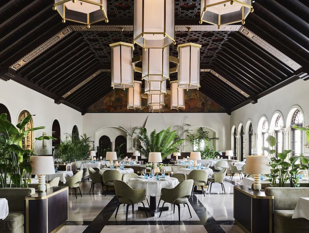 Four Seasons At The Surf Club Hotel 5*