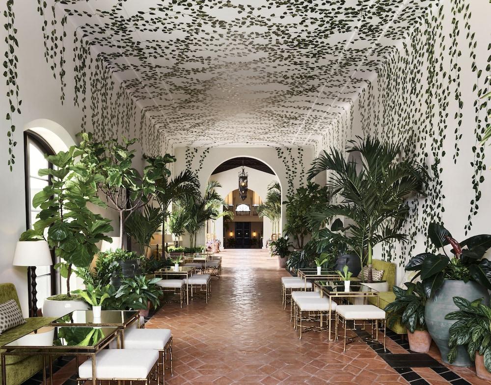 Four Seasons At The Surf Club Hotel