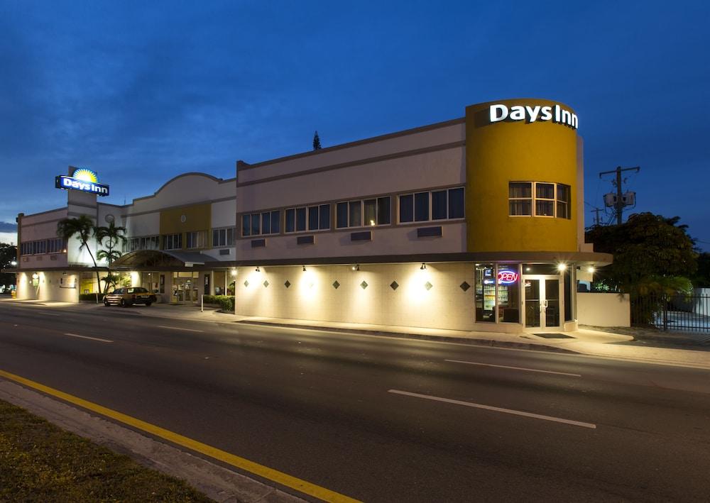 Days By Wyndham Miami Airport North Hotel 2*