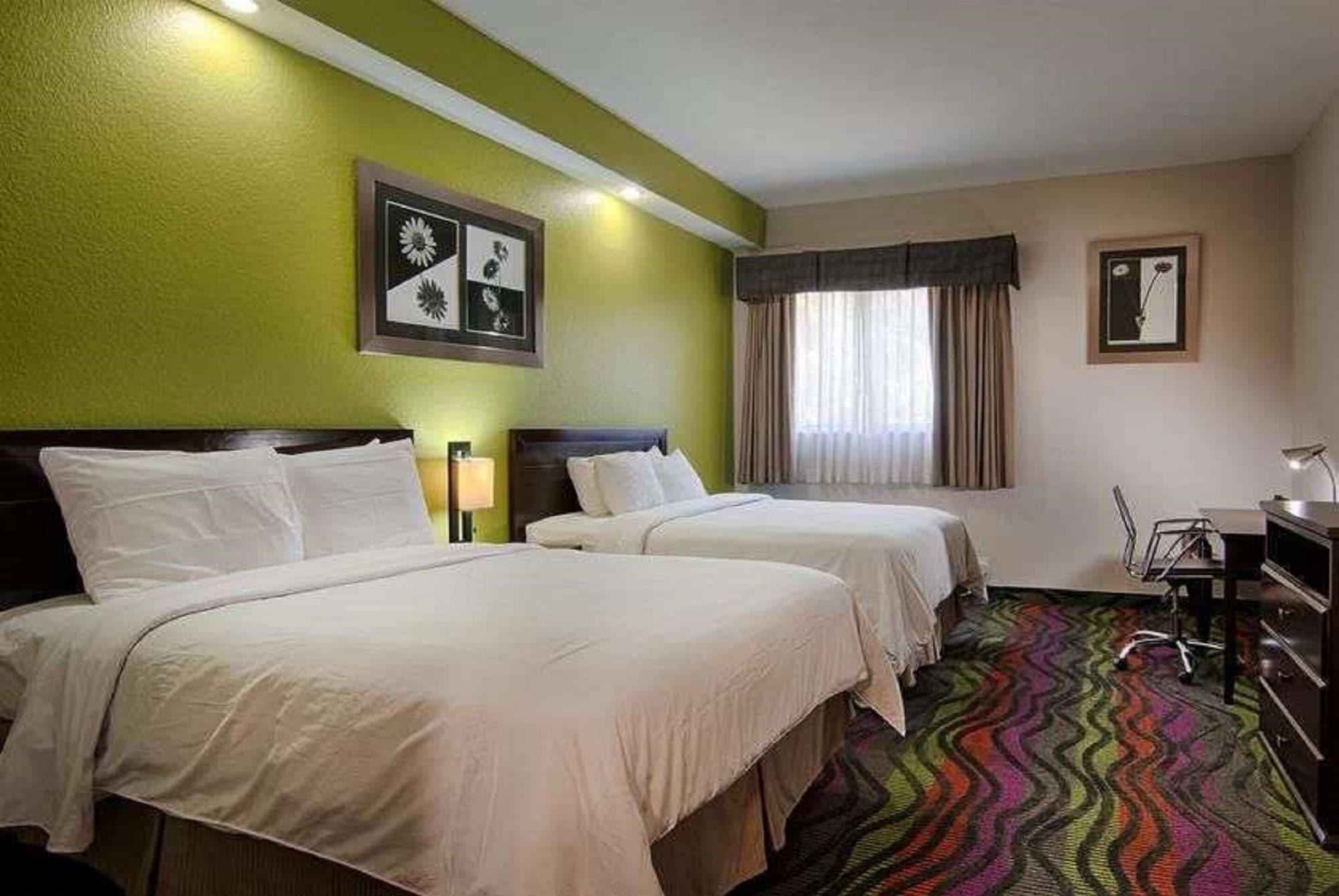 Hotel Days & By Wyndham North Naples 3*