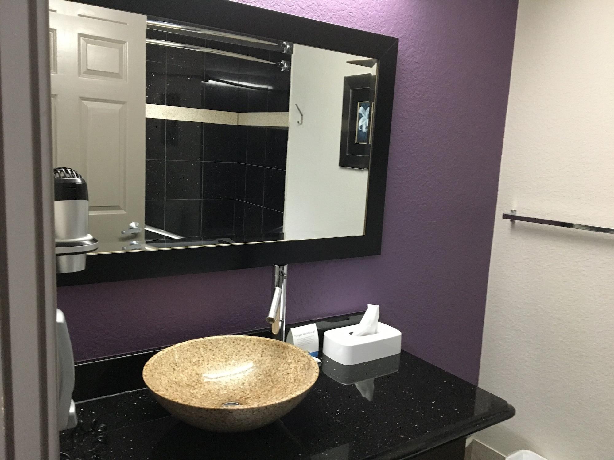 Hotel Days & By Wyndham North Naples Bonita Springs