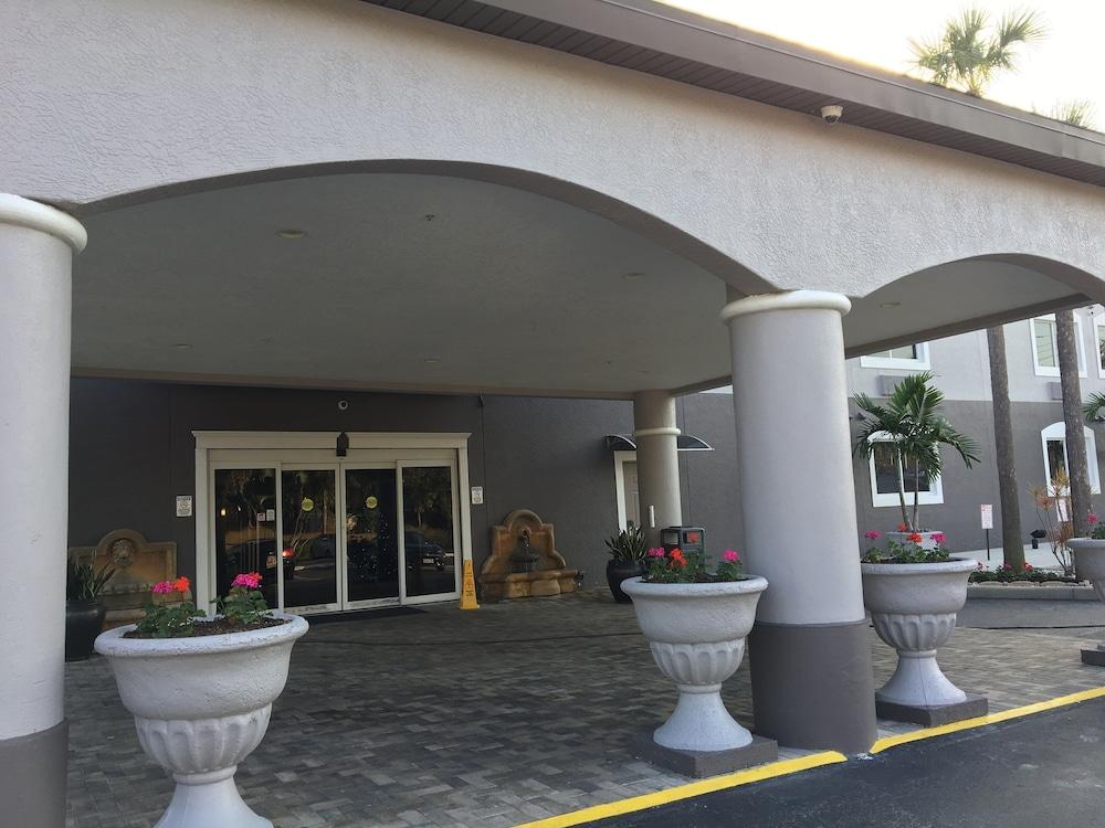 Days & By Wyndham North Naples Bonita Springs