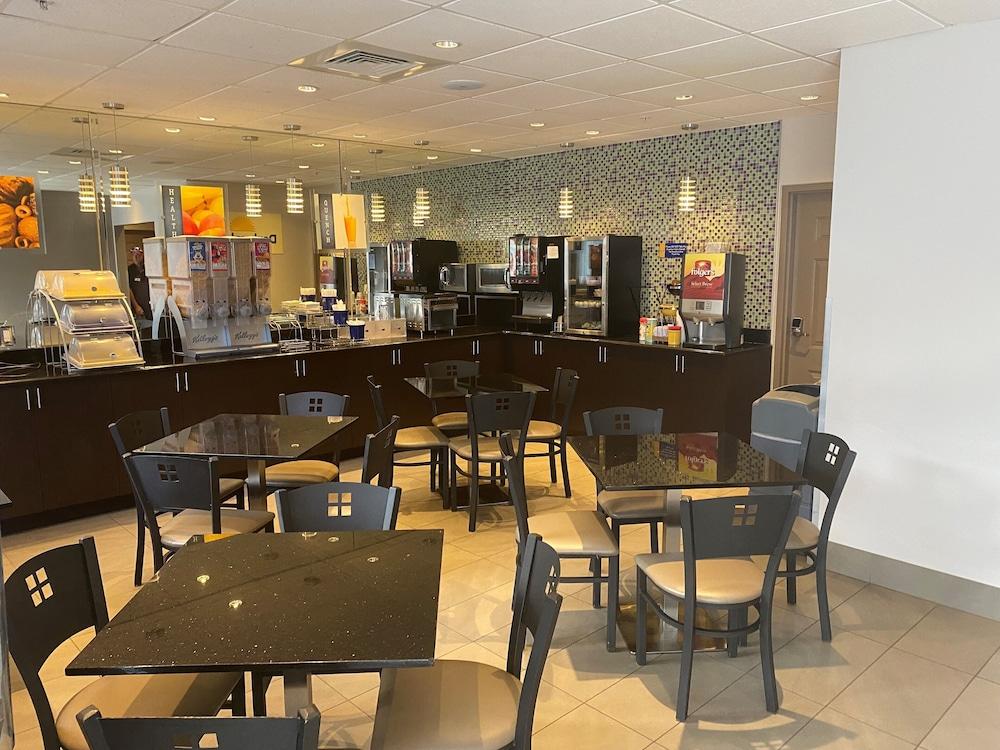 Days & By Wyndham North Naples 3* Bonita Springs