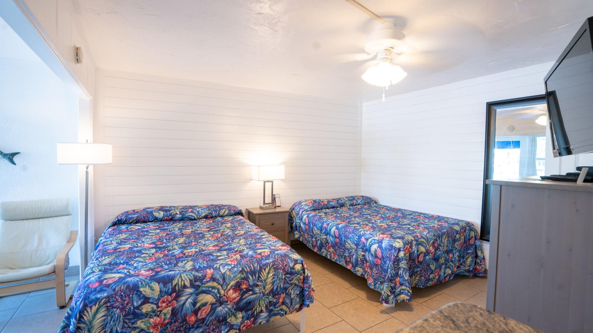 Dolphin Hotel 2*