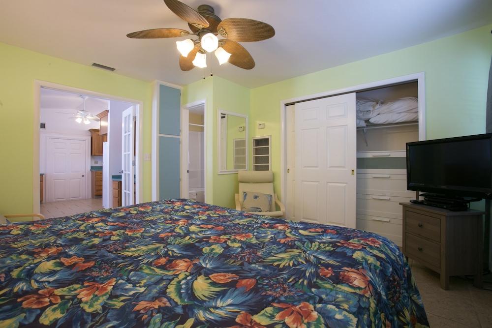 Dolphin Hotel 2*