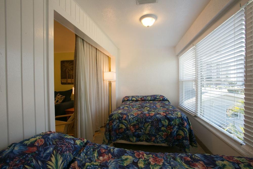 Dolphin Hotel