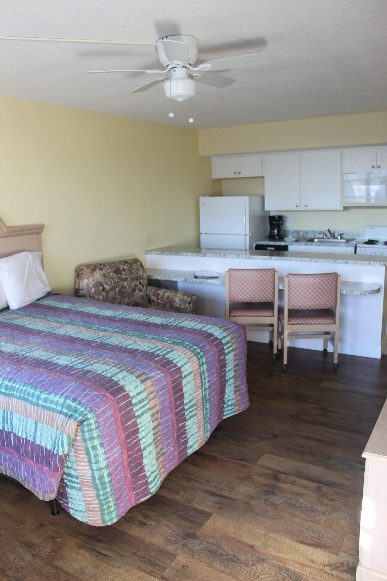 Shores Club Hotel
