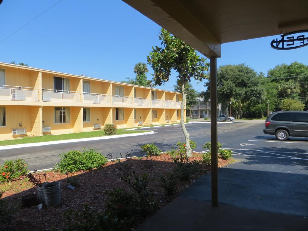 Motel Host Daytona 2*
