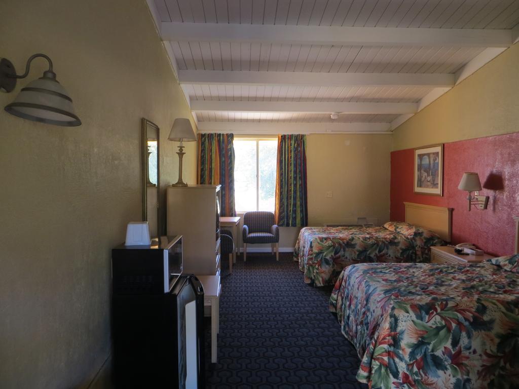 Host Daytona Motel