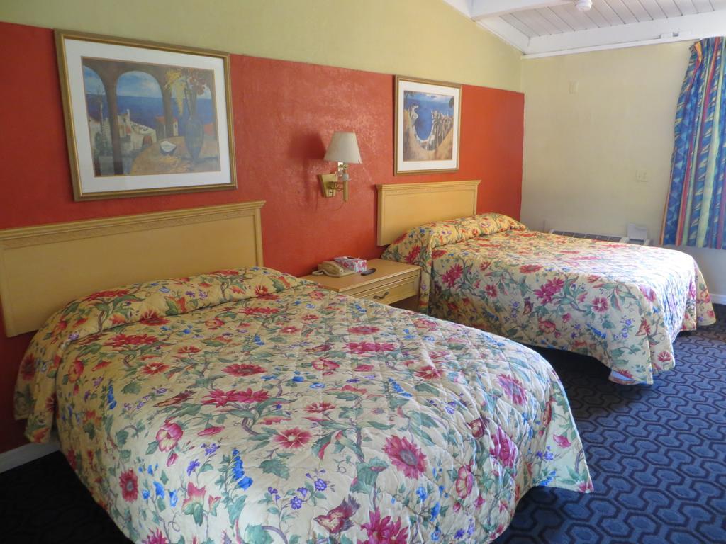 Motel Host Daytona 2*