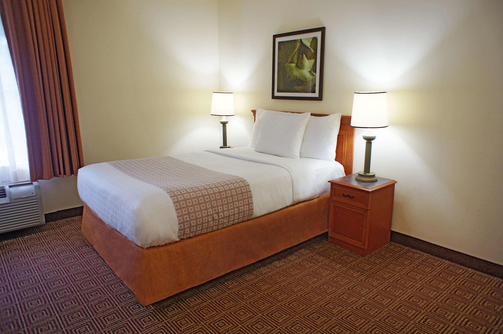 La Quinta & By Wyndham Sawgrass Hotel 3*
