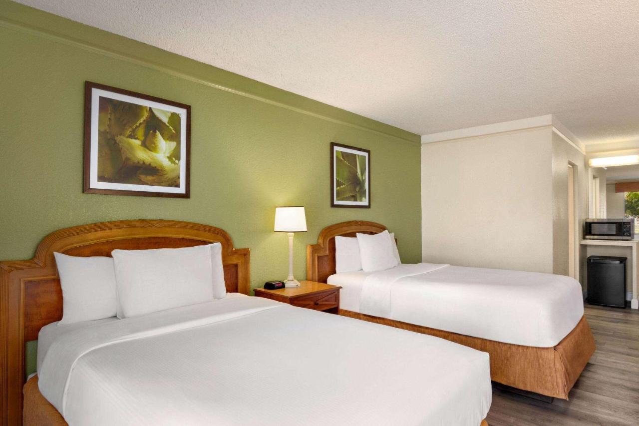 Hotel Baymont By Wyndham Daytona - Intl Speedway 3*