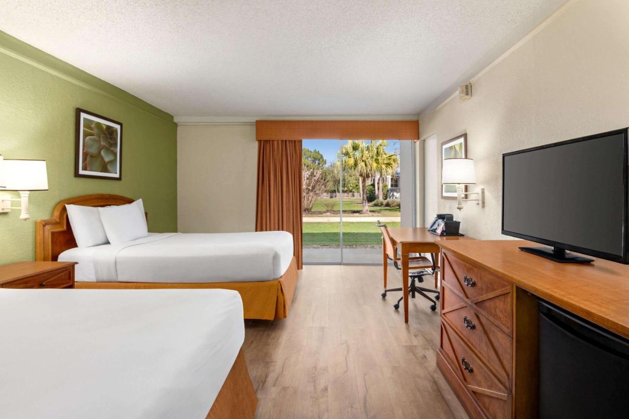 Baymont By Wyndham Daytona - Intl Speedway 3* Daytona Beach
