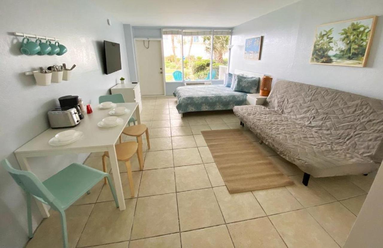 Hotel Castaways 3*
