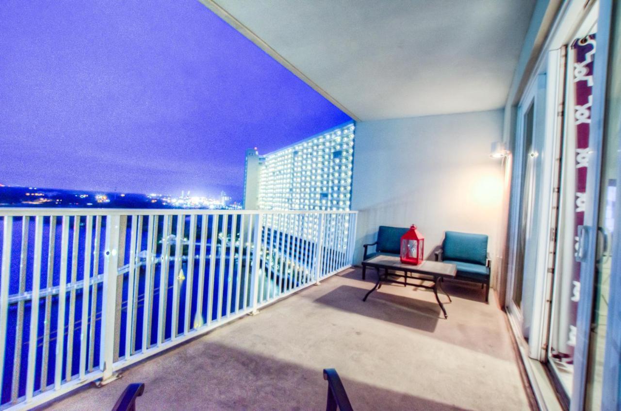 Laketown Wharf 1135 By Aneliya