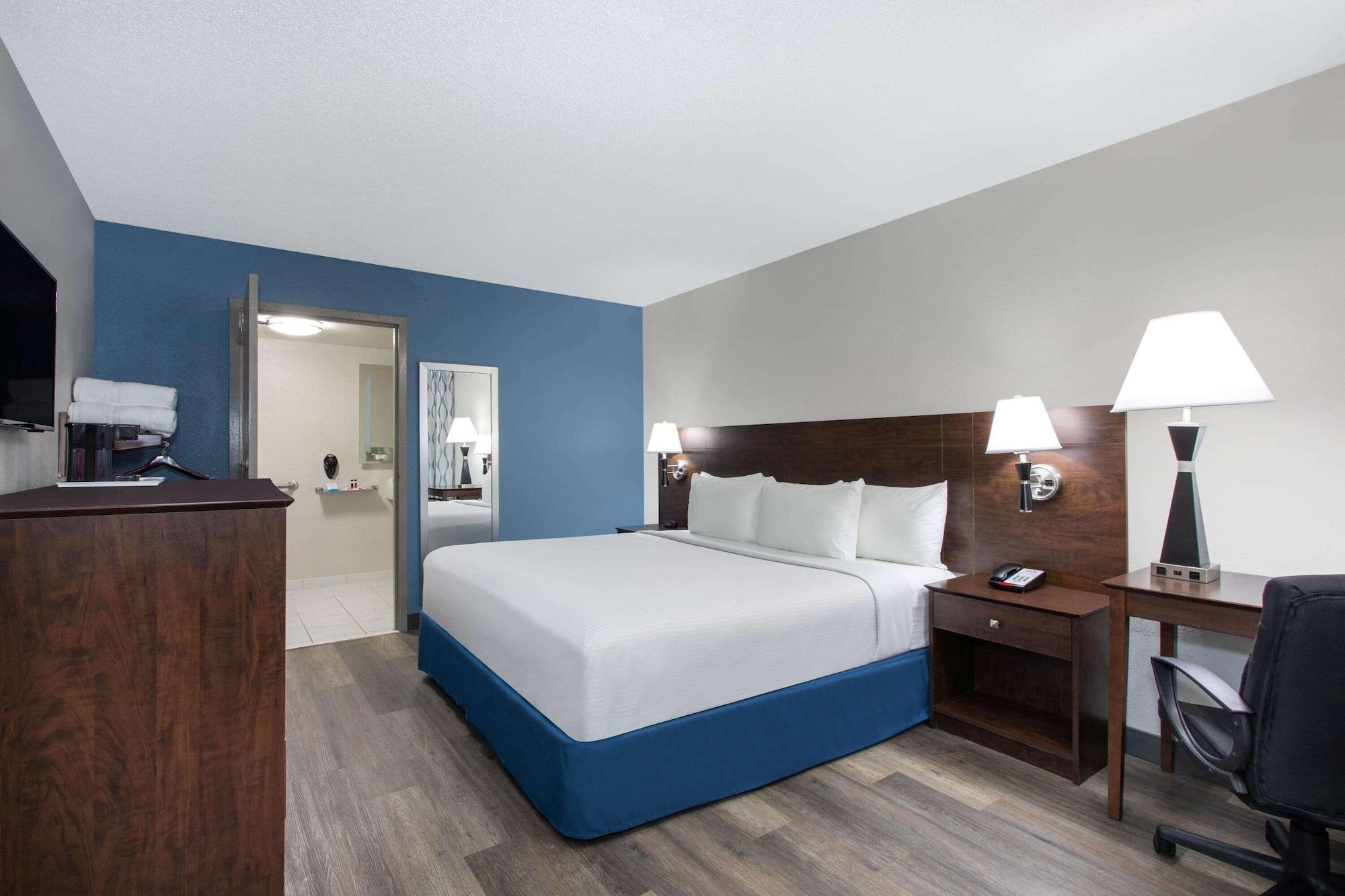 Days By Wyndham Orlando Conv. Center/international Dr 2*