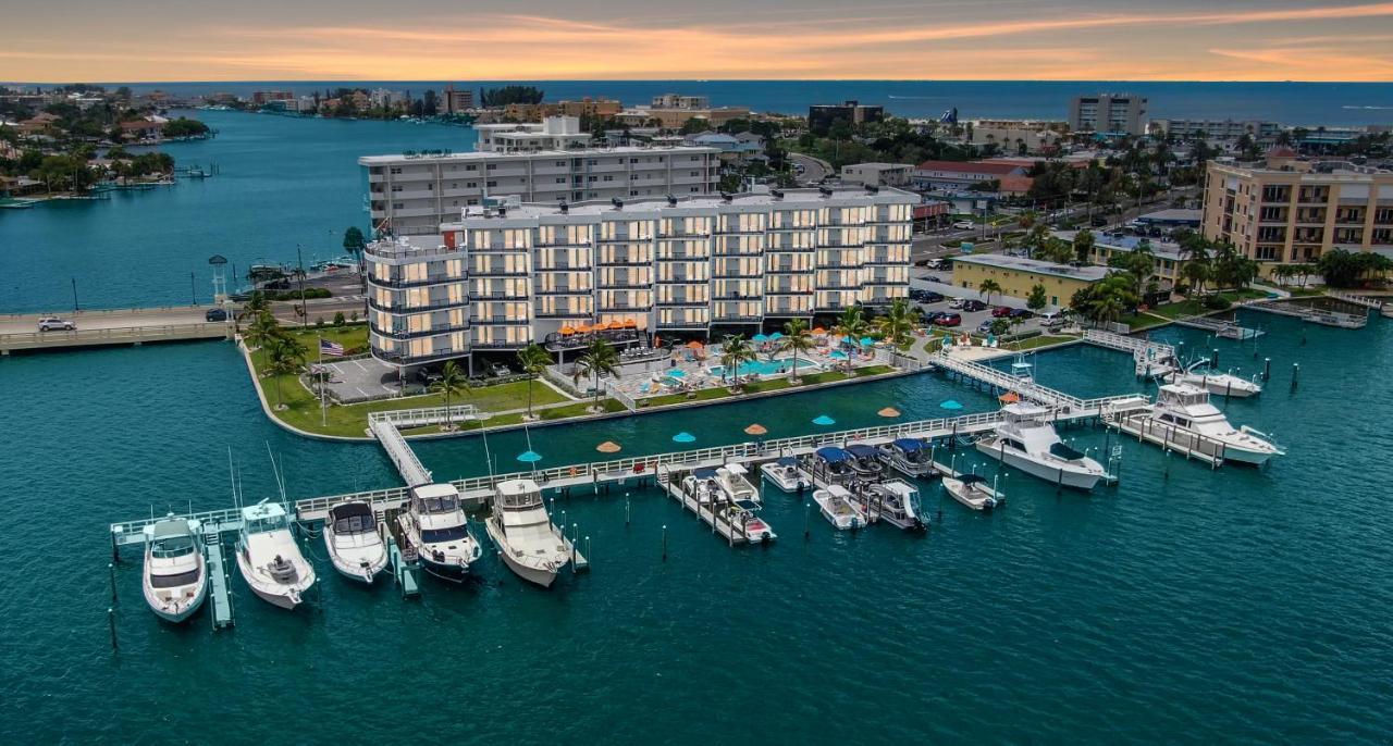 Resort Fusion Waterfront Treasure Island