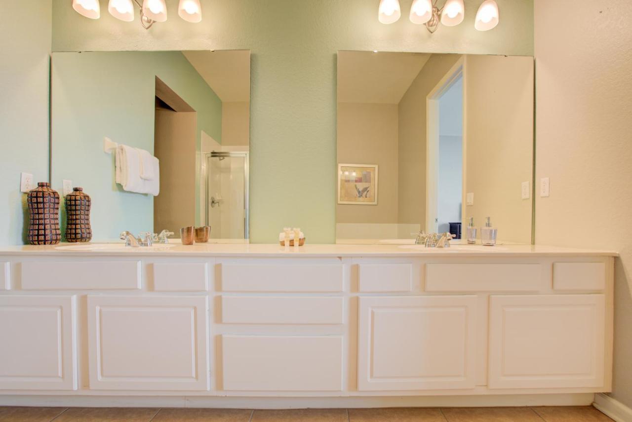 Top-floor Luxurious Lakeview Apartment Orlando