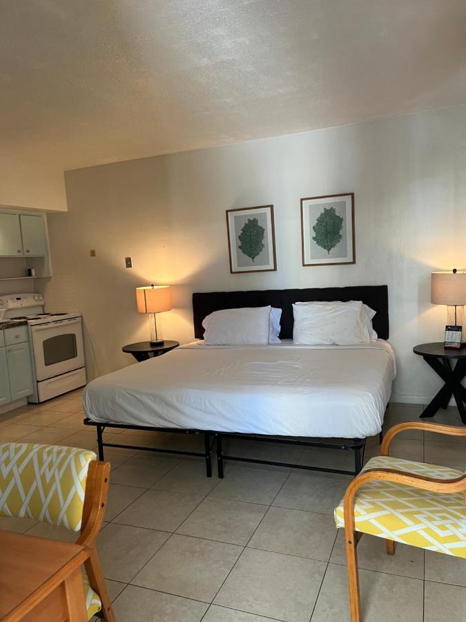 Dee Jay Hotel