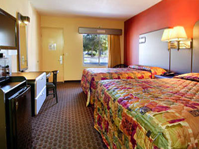Super 8 By Wyndham Kissimmee/maingate/orlando Area Celebration
