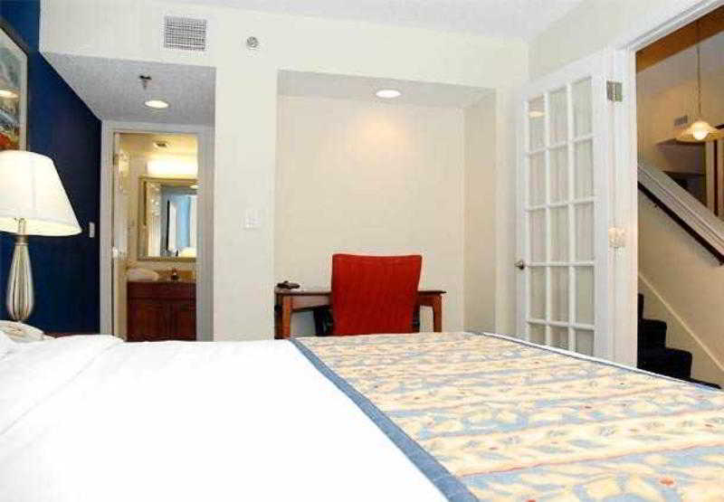 & Miami Airport West 3*