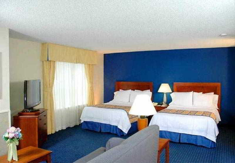 & Miami Airport West 3*