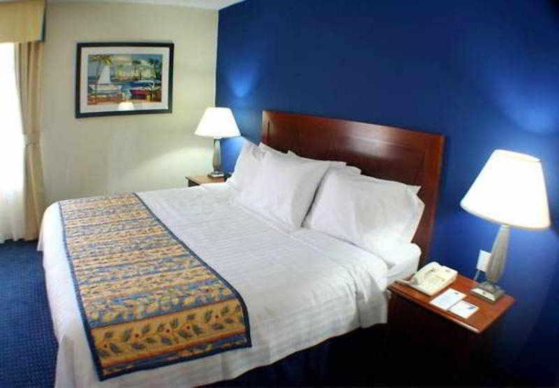 Hotel & Miami Airport West 3*