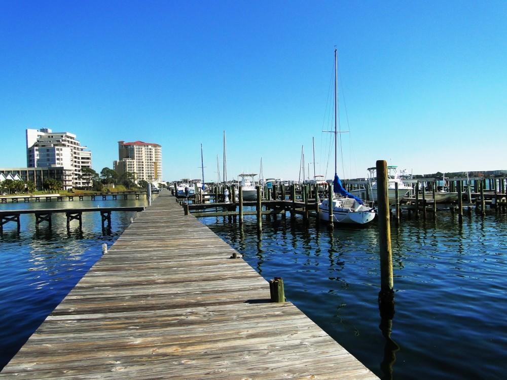 Hotel Pirates Bay Guest Chambers And Marina