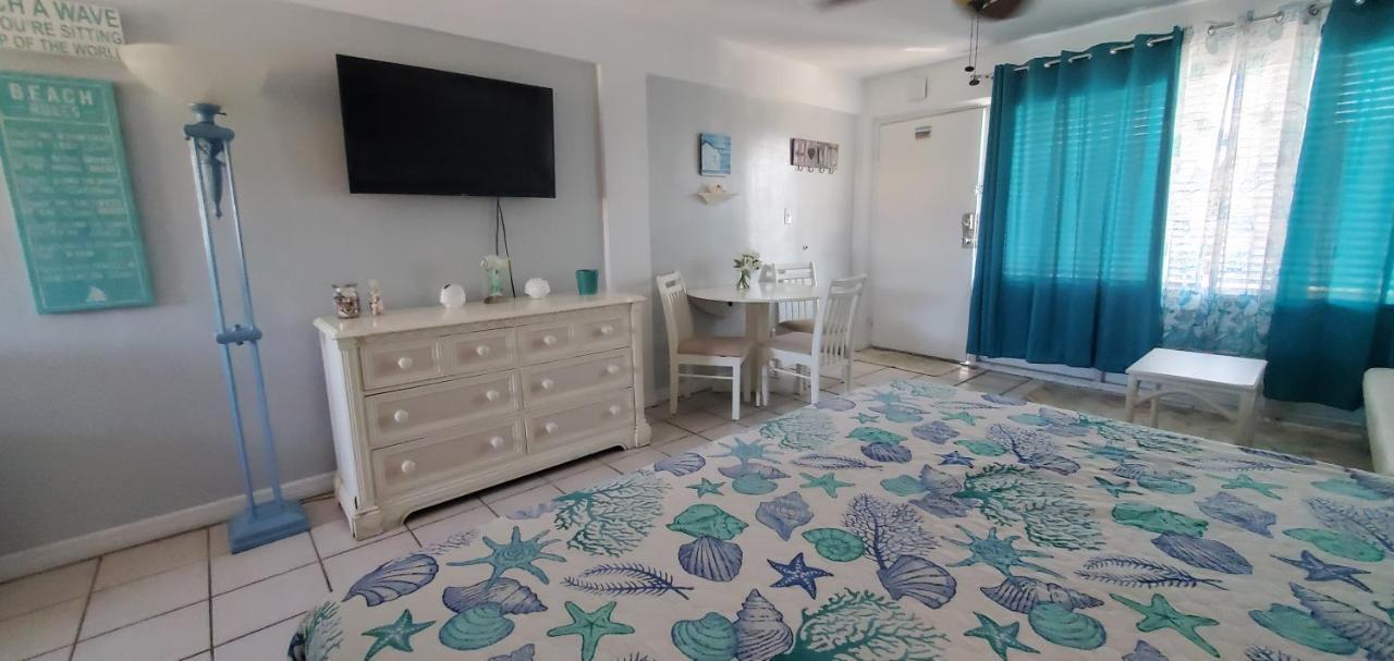 Turquoise Retreat~king Bed~daytona Aparthotel Daytona Beach