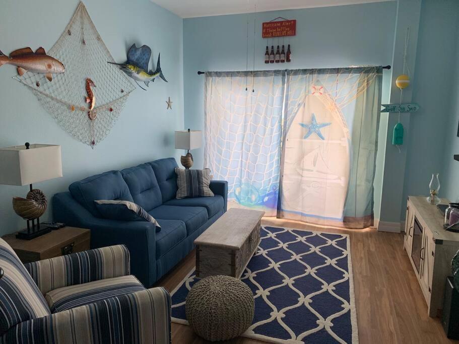 Apartment Gulf Coast Gold Private - 2bed, 2bath, Sleep 6, Across Street From Beach, Balcony Views Of Sunsets, & Gulf, Pool, Gym St. Pete Beach