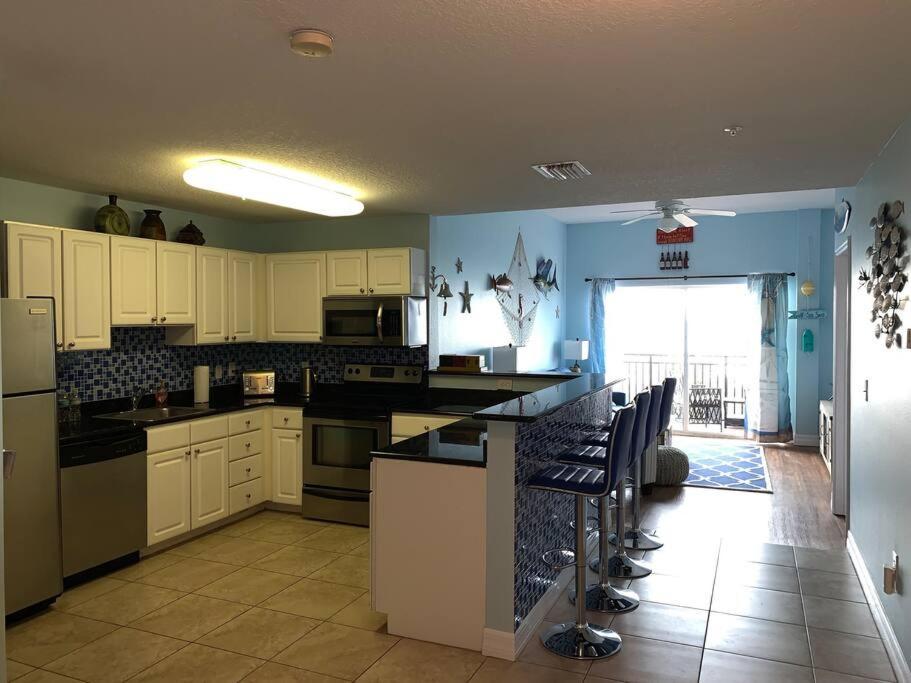Gulf Coast Gold Private - 2bed, 2bath, Sleep 6, Across Street From Beach, Balcony Views Of Sunsets, & Gulf, Pool, Gym *