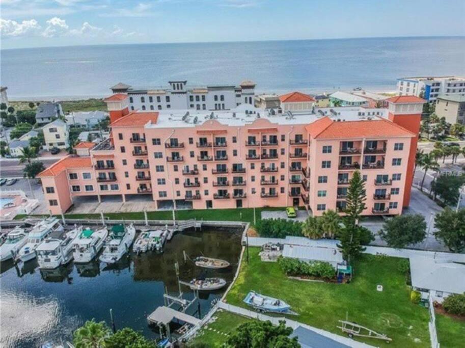 Gulf Coast Gold Private - 2bed, 2bath, Sleep 6, Across Street From Beach, Balcony Views Of Sunsets, & Gulf, Pool, Gym * St. Pete Beach