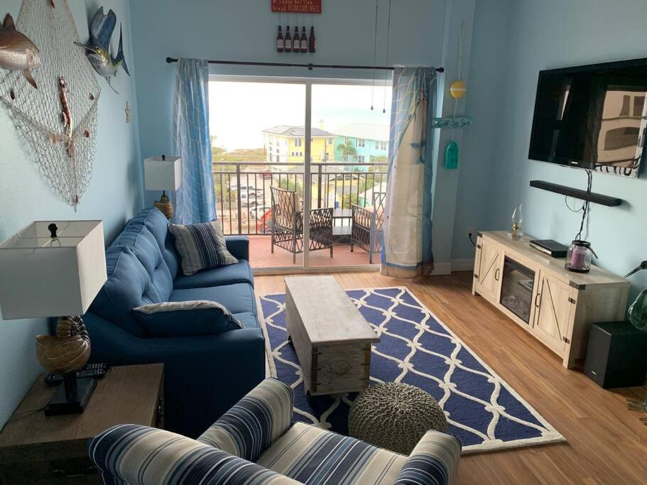 Gulf Coast Gold Private - 2bed, 2bath, Sleep 6, Across Street From Beach, Balcony Views Of Sunsets, & Gulf, Pool, Gym Apartment St. Pete Beach
