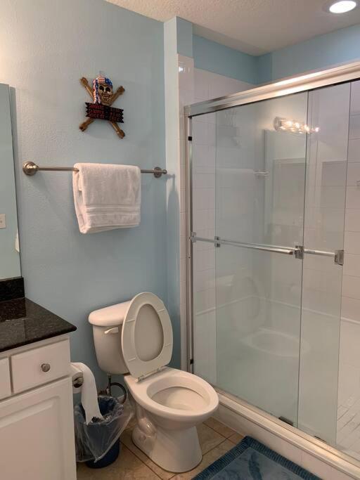 Gulf Coast Gold Private - 2bed, 2bath, Sleep 6, Across Street From Beach, Balcony Views Of Sunsets, & Gulf, Pool, Gym Apartment *