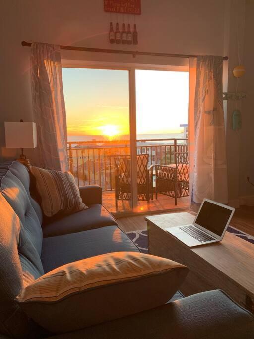 Gulf Coast Gold Private - 2bed, 2bath, Sleep 6, Across Street From Beach, Balcony Views Of Sunsets, & Gulf, Pool, Gym Apartment