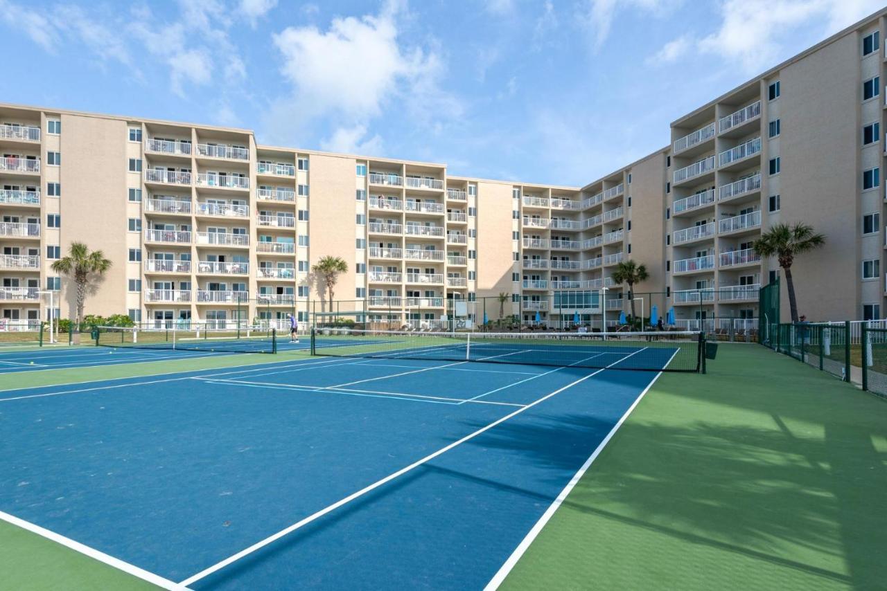 Surf And Racquet Club 711 *
