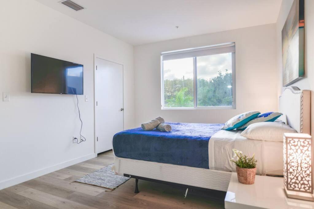 Holiday home Amazing Town House 15 Min From The Beach Wfree Parking *
