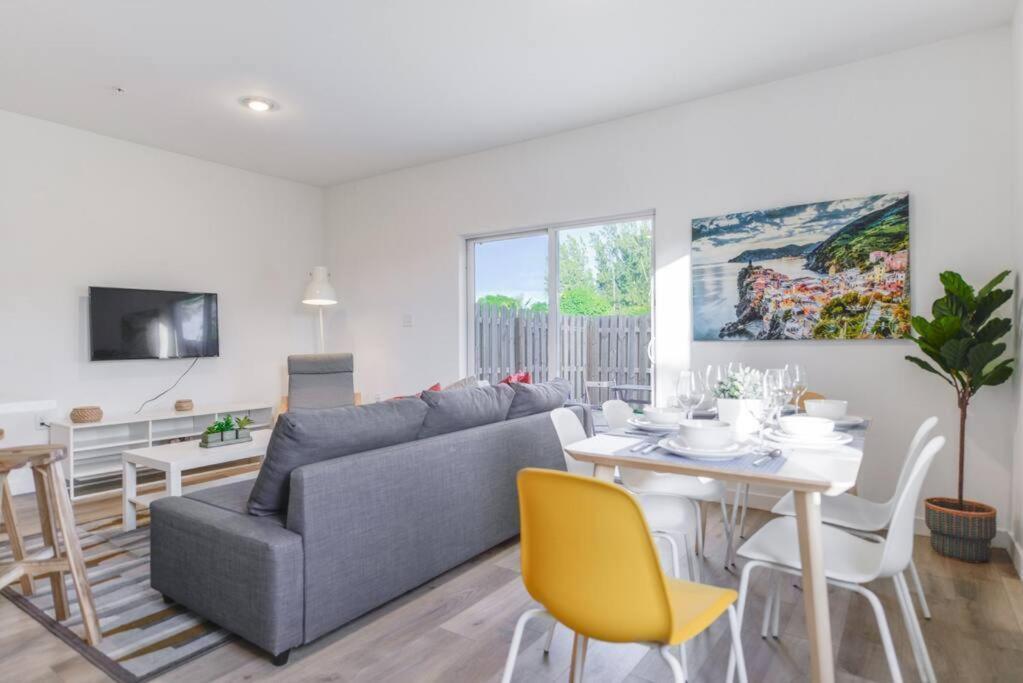 Amazing Town House 15 Min From The Beach Wfree Parking Holiday home