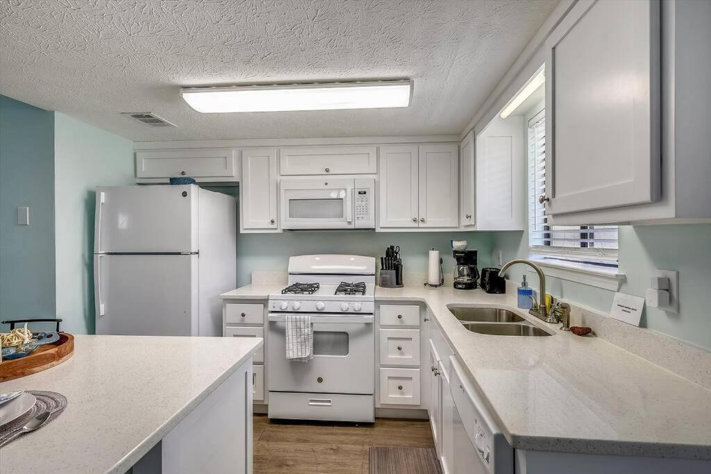 Cozy 2br 1,5ba At Gulf Highlands - 5 Min Walk To Beach! With 11 Pools! Holiday home