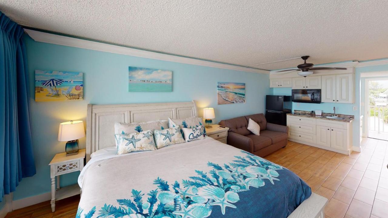 Island Hotel