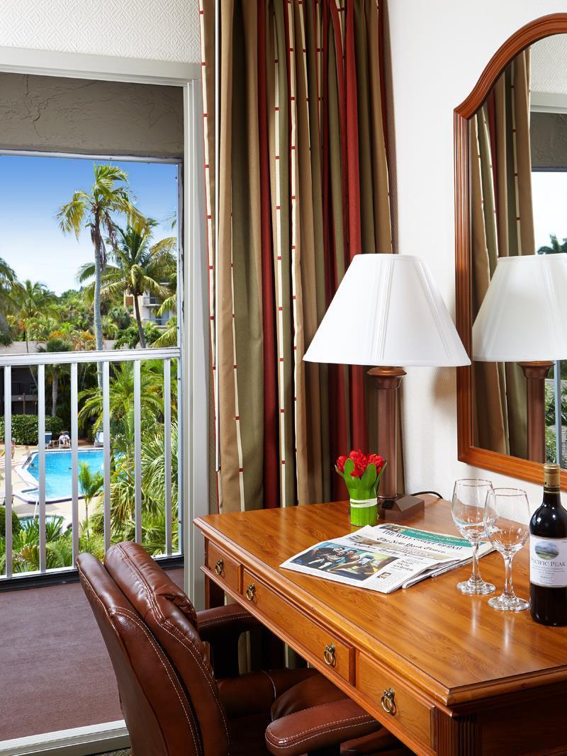 Western & Hotel Naples