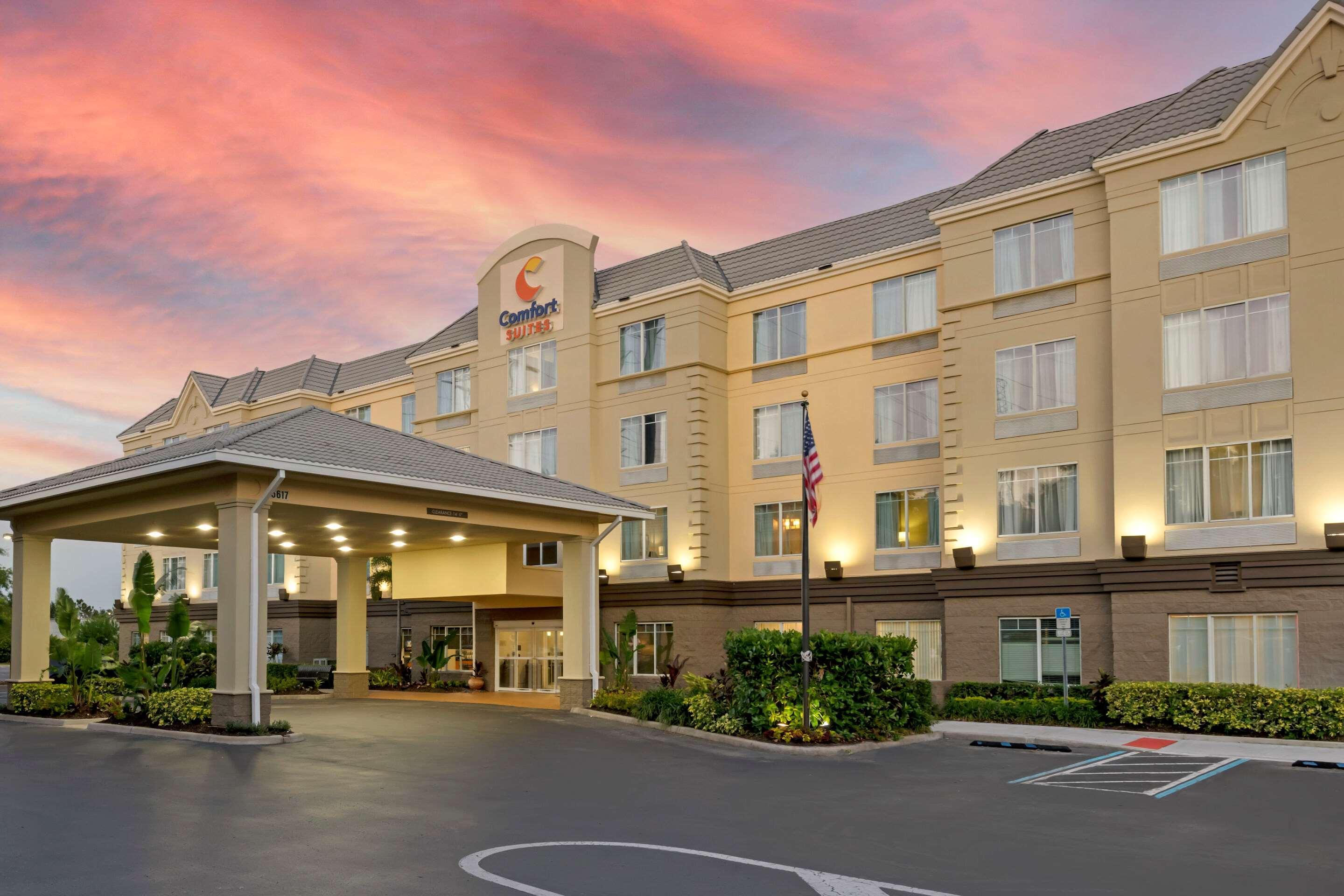 Hotel Comfort Near Universal