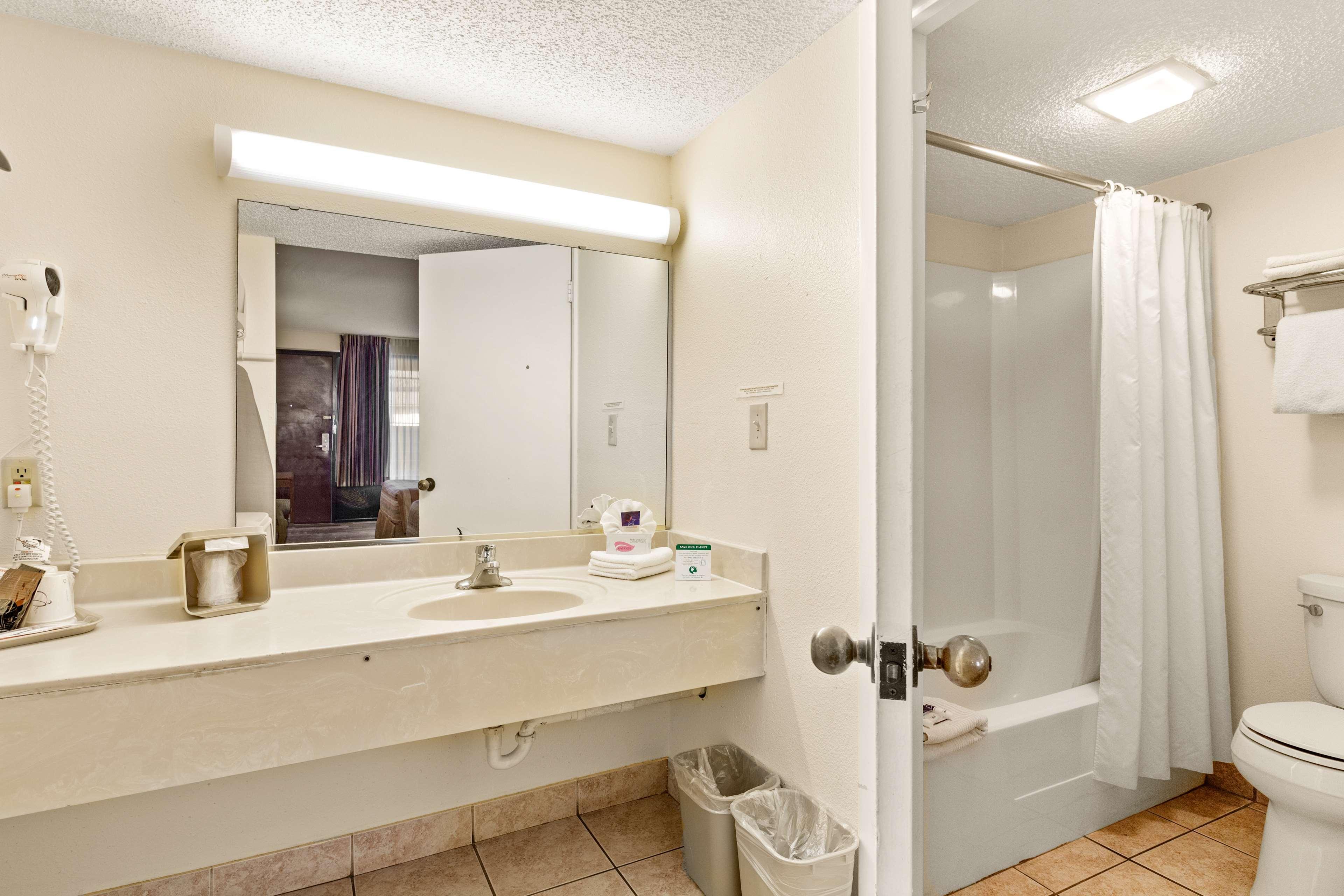 Motel Americas Value Ocean 2*
