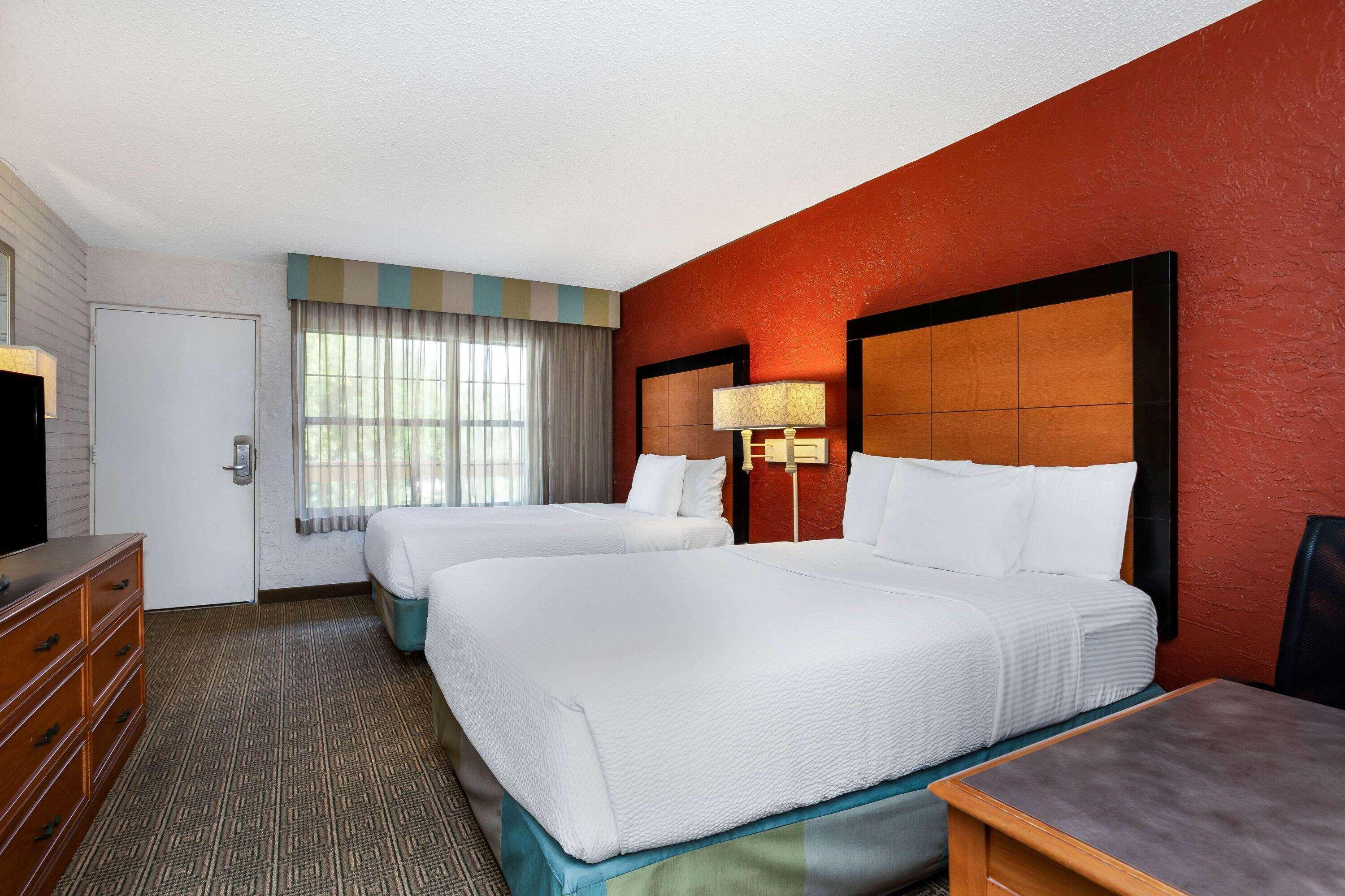 Hotel La Quinta Airport Stadium Westshore 3*